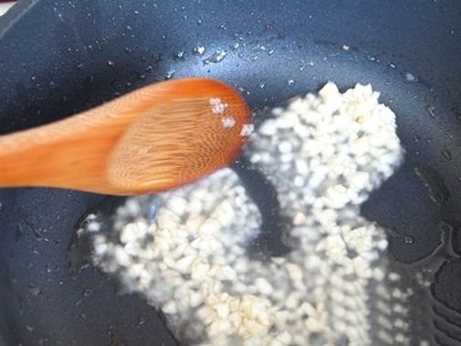 Đùi gà hầm nấm đơn giản mà bổ dưỡng cho cả nhà cùng khỏe mạnh