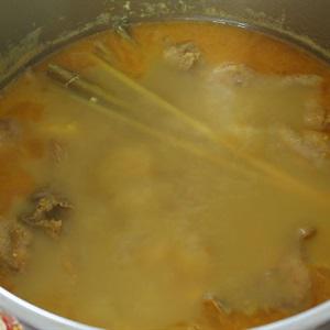 Cách làm đùi gà nấu cà ri