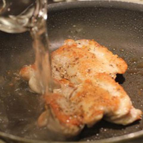 Cách làm đùi gà rim nước sốt