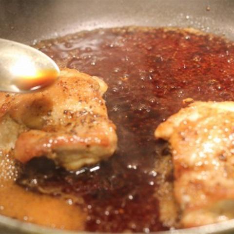 Cách làm đùi gà rim nước sốt