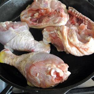 Cách làm đùi gà sốt nấm mỡ