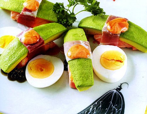 Đùi heo xông khói cuộn bơ - cá hồi