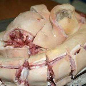 Cách làm đuôi bò hầm bạch quả và khoai sọ