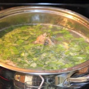 Cách làm đuôi bò hầm bạch quả và khoai sọ