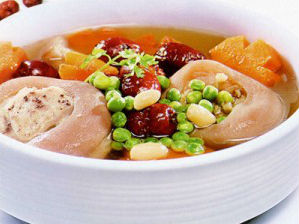 Đuôi heo hầm thuốc