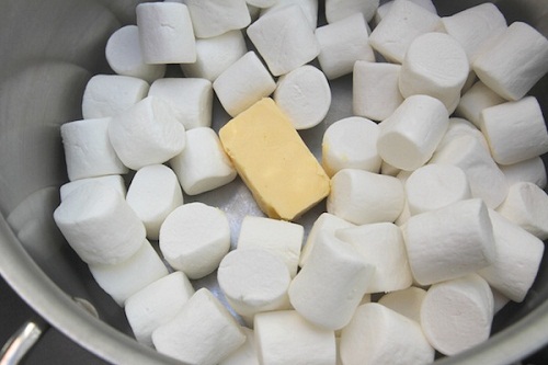 Dưỡng sinh cho cơ thể bằng táo hầm hồng trà mát lạnh