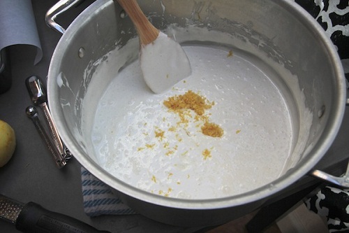 Dưỡng sinh cho cơ thể bằng táo hầm hồng trà mát lạnh