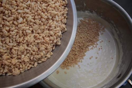 Dưỡng sinh cho cơ thể bằng táo hầm hồng trà mát lạnh