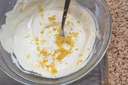 Dưỡng sinh cho cơ thể bằng táo hầm hồng trà mát lạnh