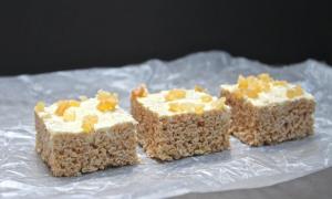 Dưỡng sinh cho cơ thể bằng táo hầm hồng trà mát lạnh