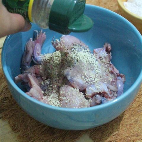 Cách làm ếch chiên mè