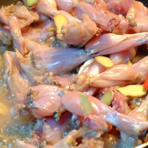 Cách làm ếch om coca