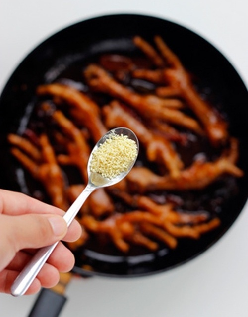 Ếch sốt chua ngọt vàng đều sánh mịn, ăn là mê