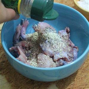 Cách làm ếch tẩm mè chiên