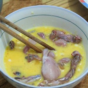 Cách làm ếch tẩm mè chiên