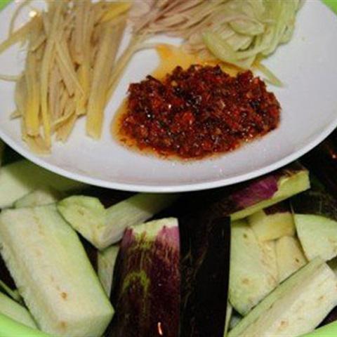 Cách làm ếch xào cà tím