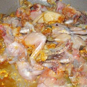 Cách làm ếch xào hành tỏi