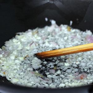 Cách làm ếch xào nấm mèo cà rốt