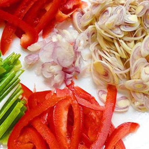 Cách làm ếch xào ớt sả