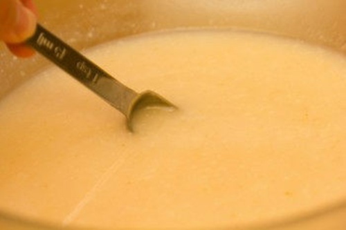 Gà ác hầm táo tàu thơm ngon, giàu dinh dưỡng