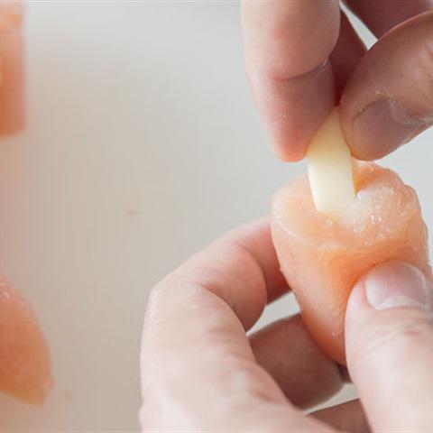 Cách làm gà bọc phô mai chiên xù