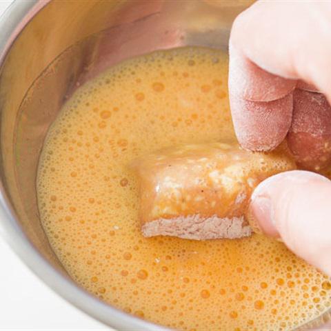 Cách làm gà bọc phô mai chiên xù