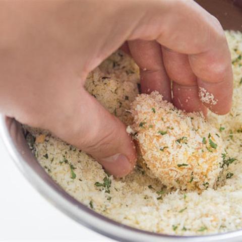 Cách làm gà bọc phô mai chiên xù