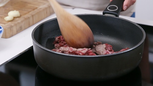 Gà cay chiên  kiểu Hàn Quốc giòn ngon và không hề ngấy