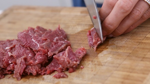 Gà cay chiên  kiểu Hàn Quốc giòn ngon và không hề ngấy