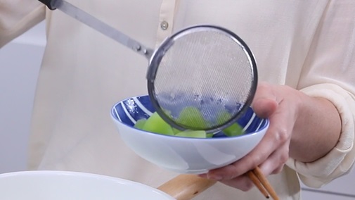 Gà cay chiên  kiểu Hàn Quốc giòn ngon và không hề ngấy