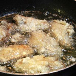 Cách làm gà chiên cay kiểu Hàn Quốc