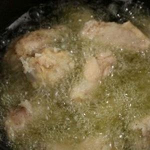 Cách làm gà chiên đậu phộng