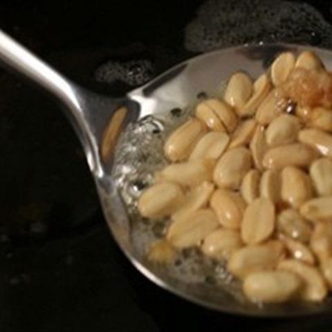 Cách làm gà chiên đậu phộng