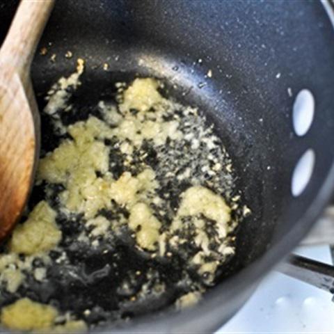 Cách làm gà chiên sốt nước tương