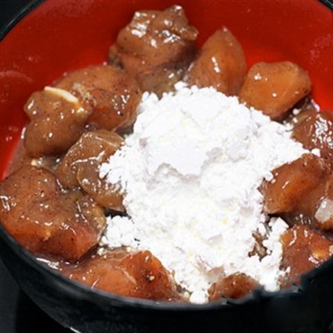 Cách làm gà chiên xào húng quế