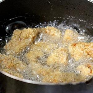 Cách làm gà chiên xào húng quế