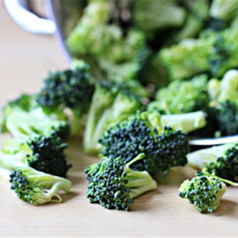 Cách làm gà cuộn bông cải xanh