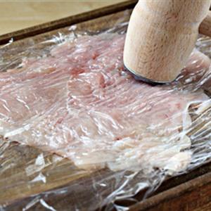 Cách làm gà cuộn bông cải xanh