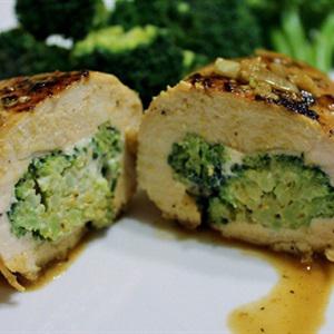 Cách làm gà cuộn bông cải xanh