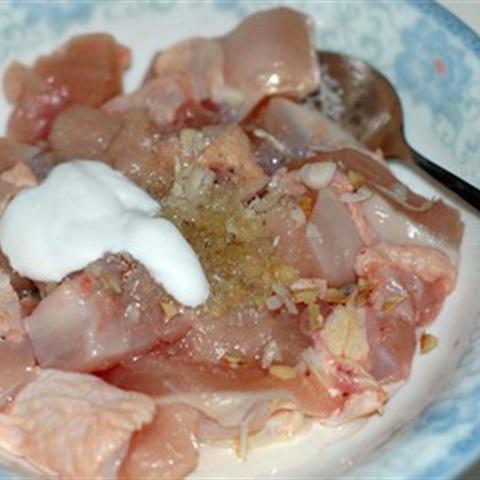 Cách làm gà cuốn lá dứa chiên vàng