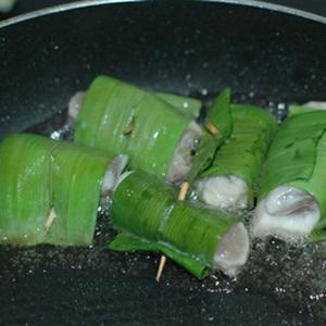 Cách làm gà cuốn lá dứa chiên vàng