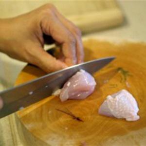 Cách làm gà cuốn lá dứa