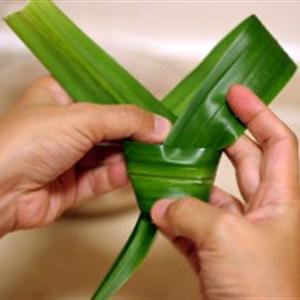 Cách làm gà cuốn lá dứa