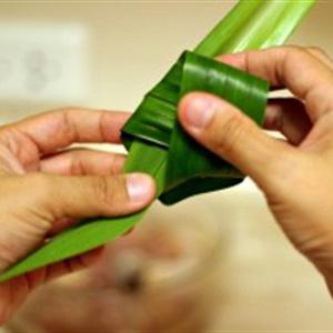 Cách làm gà cuốn lá dứa