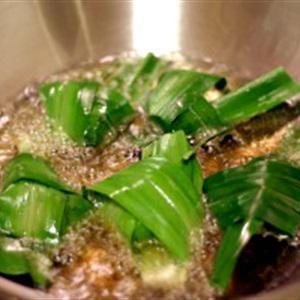 Cách làm gà cuốn lá dứa