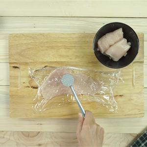 Cách làm gà cuộn lạp xưởng