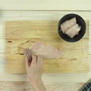 Cách làm gà cuộn lạp xưởng