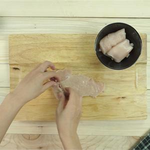 Cách làm gà cuộn lạp xưởng