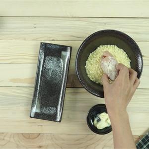 Cách làm gà cuộn lạp xưởng