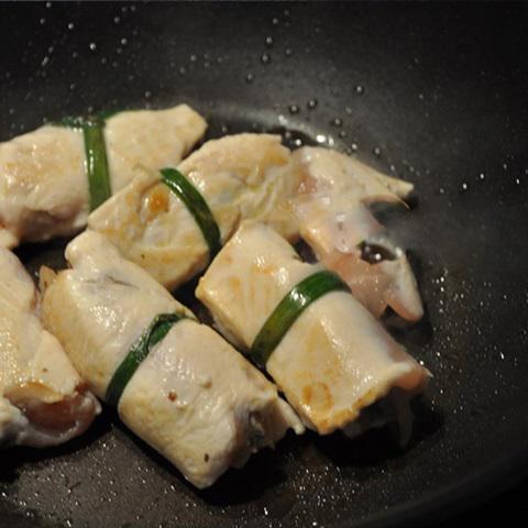 Cách làm gà cuộn nấm